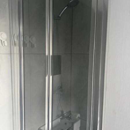 Studio Flat Private Shower Wc And Kitchenette London Exterior photo